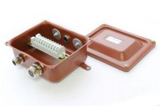 Коробка КЗНС-08 УХЛ1.5 IP65 латун. сальники ГОФРОМАТИК/ЗЭТАРУС zeta30314 Коробка КЗНС-08 УХЛ1.5 IP65 латун. сальники ГОФРОМАТИК/ЗЭТАРУС zeta30314